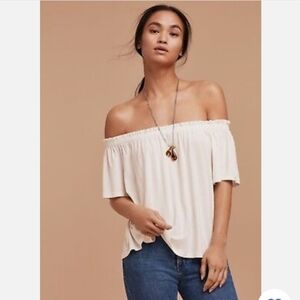 Aritzia Wilfred Sartre‎ Linen top,off shoulder,oak cream